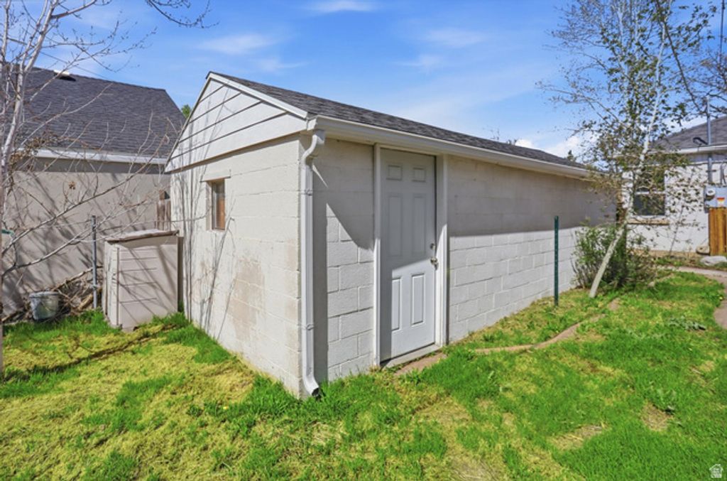 Image 38 of property listing at 2140 E CRYSTAL AVE, Salt Lake City, UT 84109