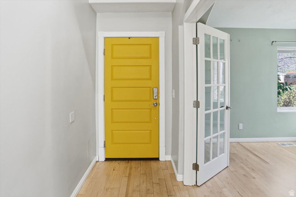 Image 5 of property listing at 2140 E CRYSTAL AVE, Salt Lake City, UT 84109