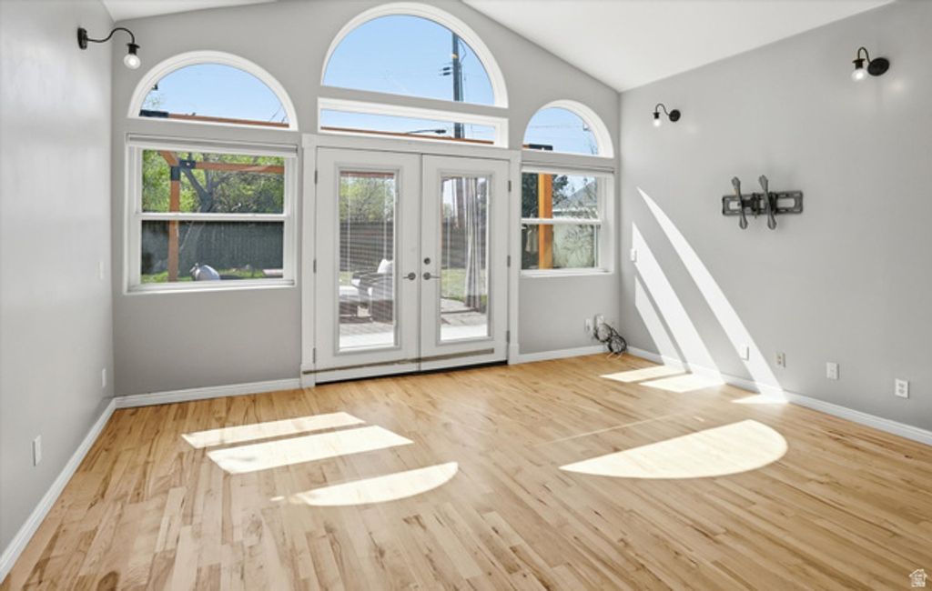 Image 9 of property listing at 2140 E CRYSTAL AVE, Salt Lake City, UT 84109