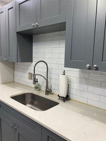 5725 80TH STREET N 404, St Petersburg, FL 33709