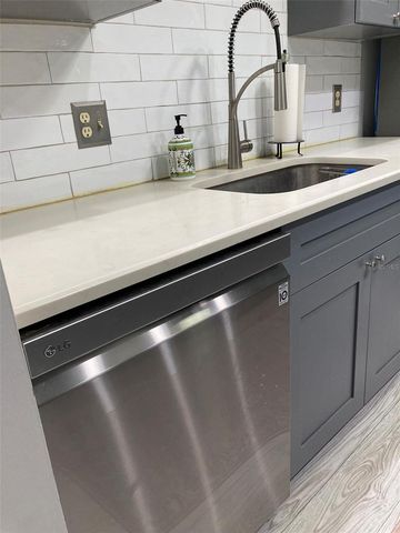 5725 80TH STREET N 404, St Petersburg, FL 33709