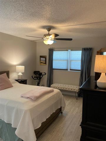 5725 80TH STREET N 404, St Petersburg, FL 33709