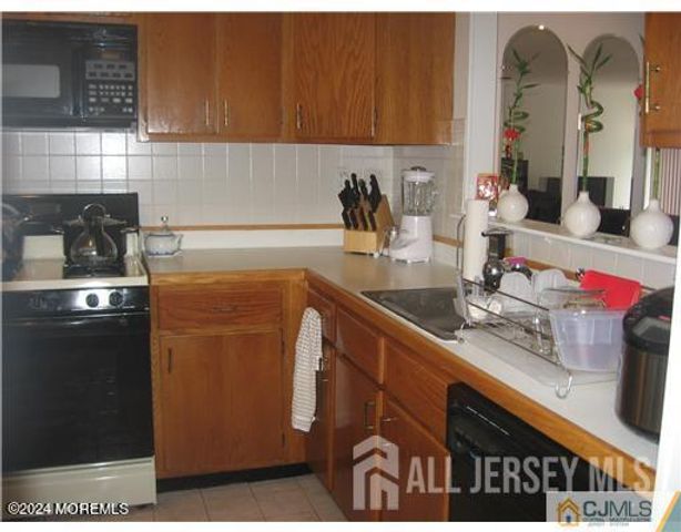 15 Gerard Place, Sayreville, NJ 08859