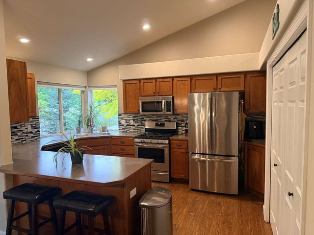 24202 E DESMET Rd, Liberty Lake, WA 99019