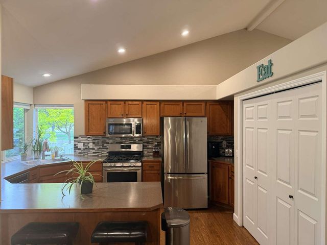 24202 E DESMET Rd, Liberty Lake, WA 99019