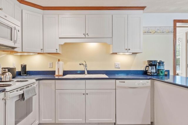 10 Meadowglen Rd, Billerica, MA 01862