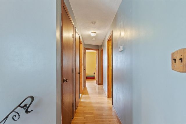 10 Meadowglen Rd, Billerica, MA 01862