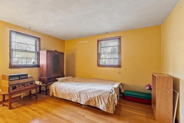 10 Meadowglen Rd, Billerica, MA 01862