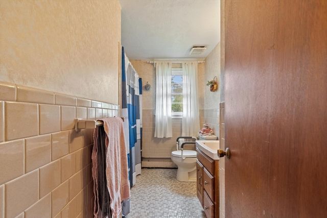 10 Meadowglen Rd, Billerica, MA 01862