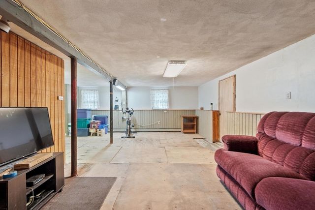 10 Meadowglen Rd, Billerica, MA 01862
