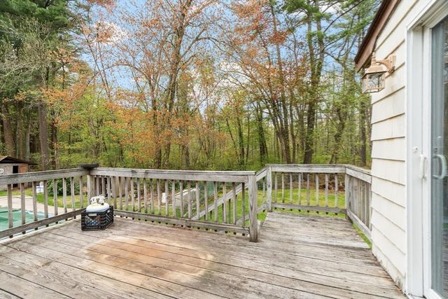 10 Meadowglen Rd, Billerica, MA 01862