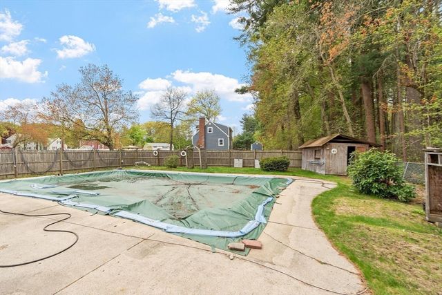 10 Meadowglen Rd, Billerica, MA 01862