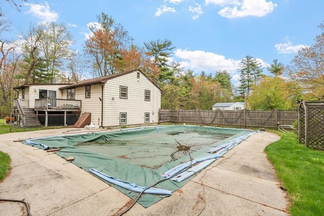 10 Meadowglen Rd, Billerica, MA 01862