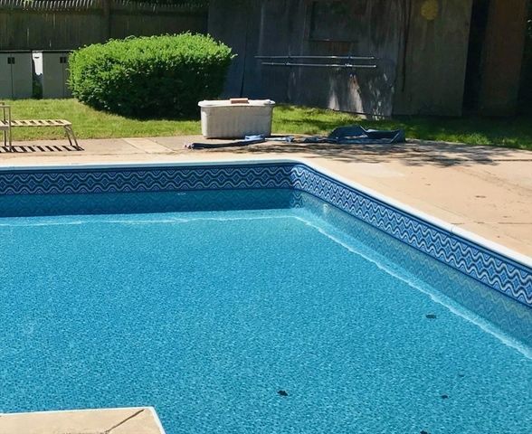 10 Meadowglen Rd, Billerica, MA 01862
