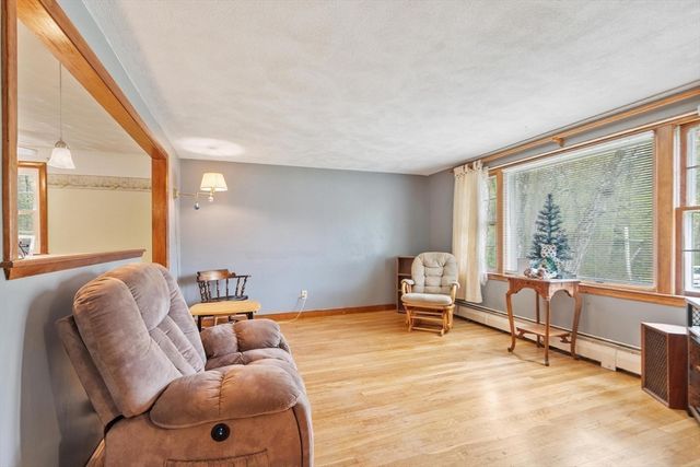 10 Meadowglen Rd, Billerica, MA 01862