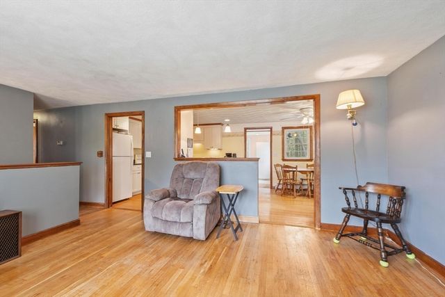 10 Meadowglen Rd, Billerica, MA 01862