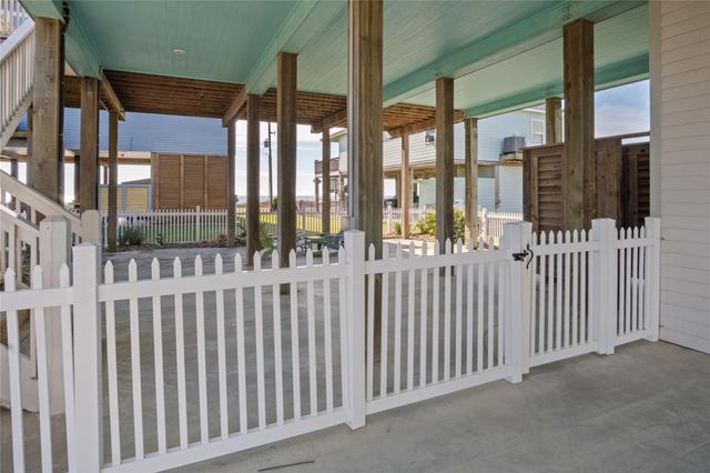 2570 Whitecap, Crystal Beach, TX 77650