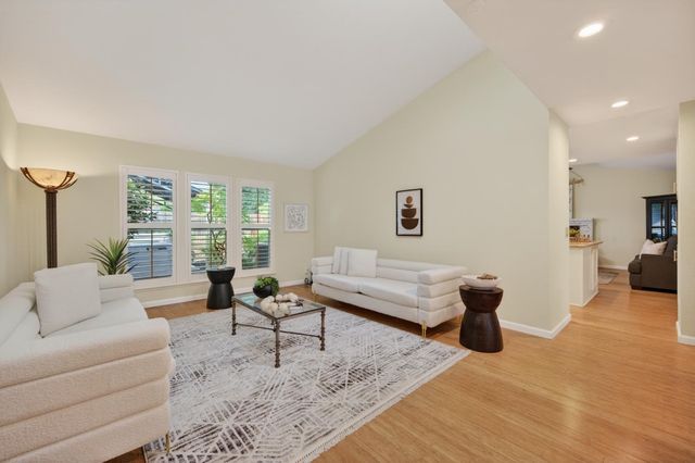 9349 Rolling Glenn Ct, Orangevale, CA 95662