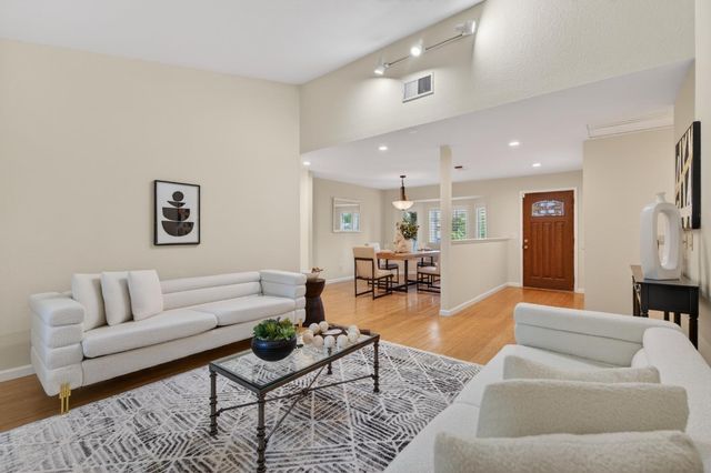 9349 Rolling Glenn Ct, Orangevale, CA 95662