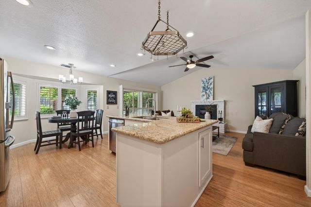 9349 Rolling Glenn Ct, Orangevale, CA 95662