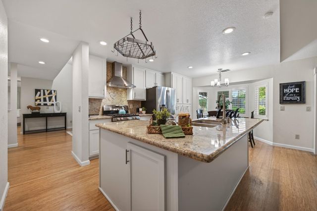 9349 Rolling Glenn Ct, Orangevale, CA 95662