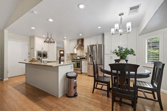 9349 Rolling Glenn Ct, Orangevale, CA 95662