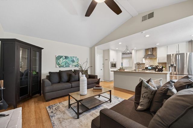 9349 Rolling Glenn Ct, Orangevale, CA 95662