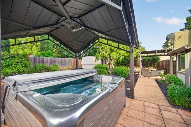 9349 Rolling Glenn Ct, Orangevale, CA 95662