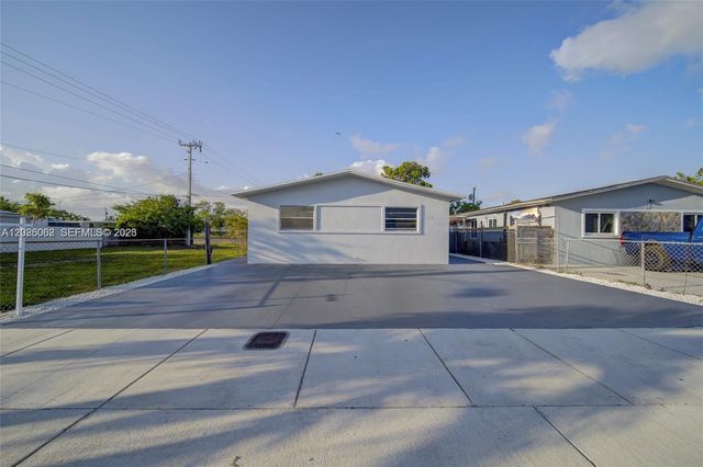 896 E 22nd St 898, Hialeah, FL 33013