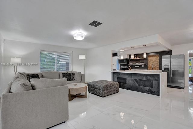 1116 Hollywood Blvd, Hollywood, FL 33019