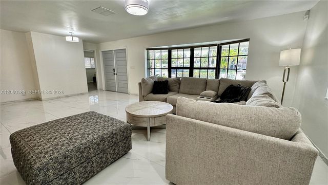 1116 Hollywood Blvd, Hollywood, FL 33019