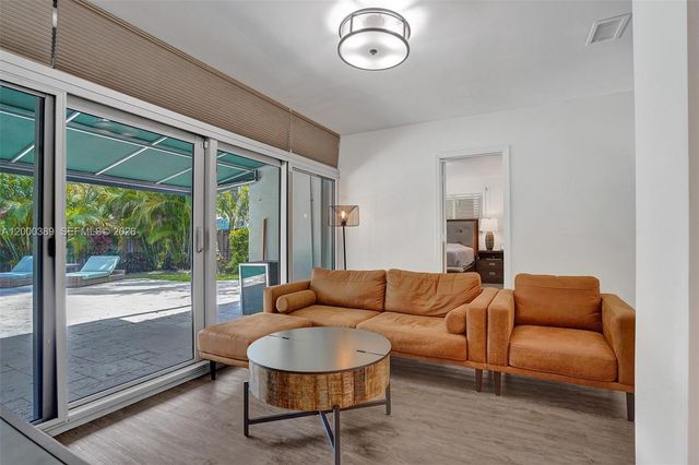 1116 Hollywood Blvd, Hollywood, FL 33019