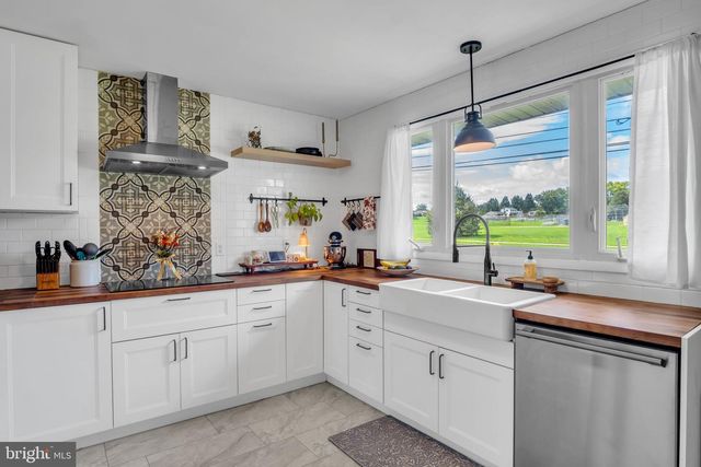 400 BEACON HILL RD, New Cumberland, PA 17070