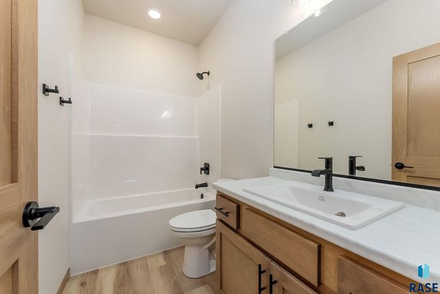 1020 E FANNINGS St Street, Tea, SD 57064