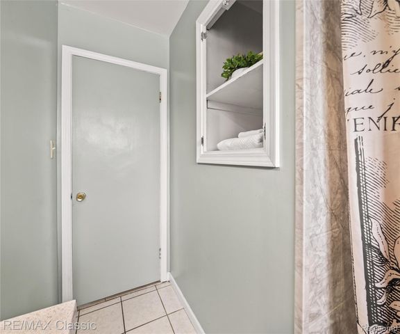 19350 Antago Street, Livonia, MI 48152