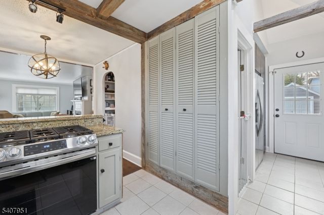 15 Godfrey Ave, Roseland Boro, NJ 07068