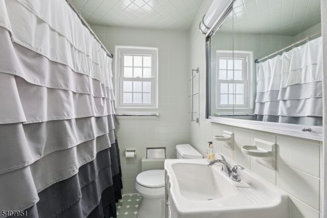 15 Godfrey Ave, Roseland Boro, NJ 07068