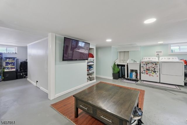 15 Godfrey Ave, Roseland Boro, NJ 07068