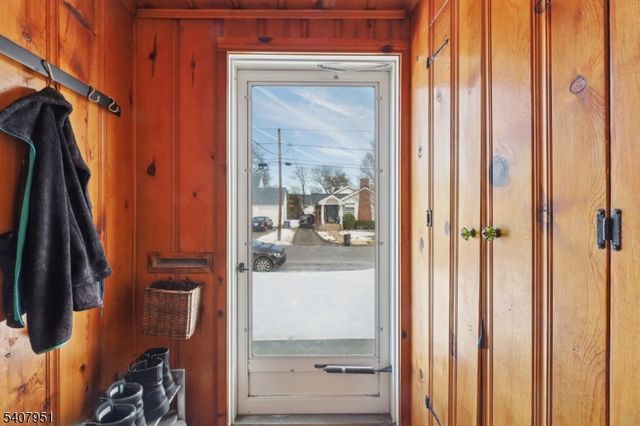 15 Godfrey Ave, Roseland Boro, NJ 07068