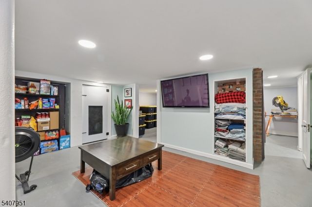 15 Godfrey Ave, Roseland Boro, NJ 07068