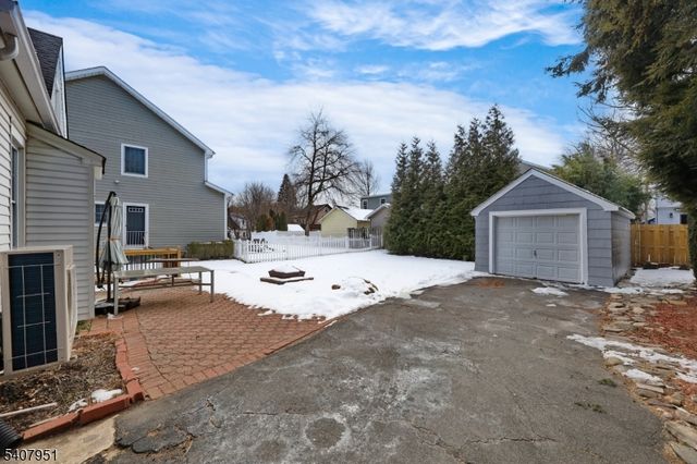 15 Godfrey Ave, Roseland Boro, NJ 07068