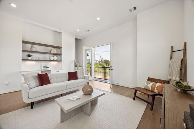 2810 Mills Street, Houston, TX 77026