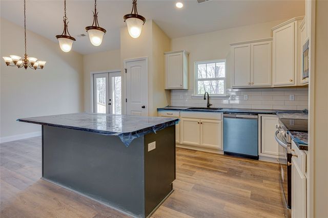 209 Old Glory Court, Pickens, SC 29671