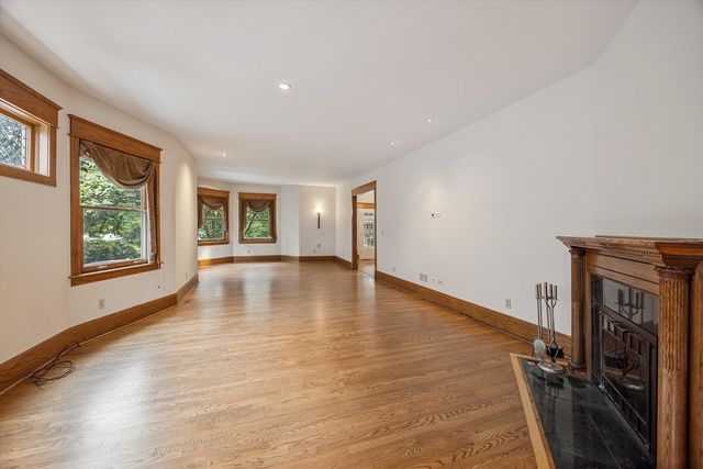 1030 Superior Street, Oak Park, IL 60302