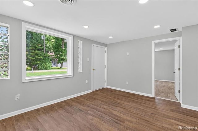 4841 Fenmore Avenue, Waterford, MI 48328