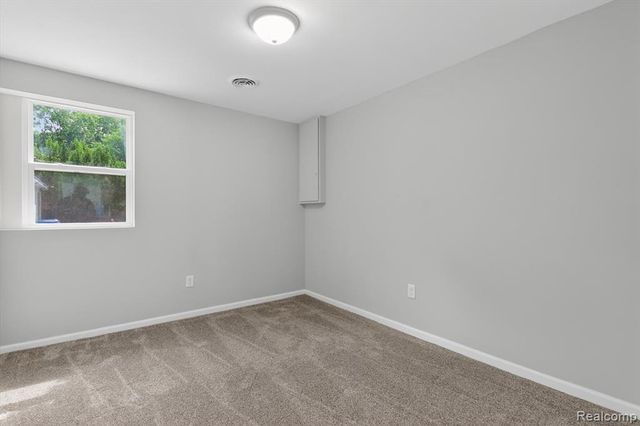 4841 Fenmore Avenue, Waterford, MI 48328
