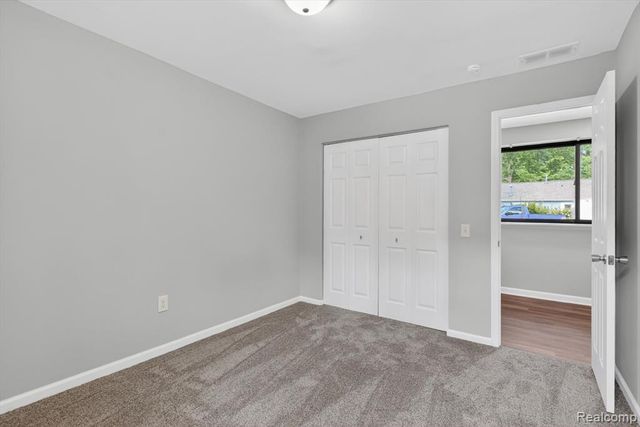 4841 Fenmore Avenue, Waterford, MI 48328