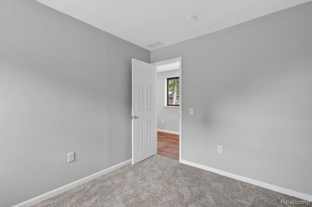 4841 Fenmore Avenue, Waterford, MI 48328
