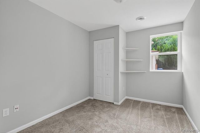 4841 Fenmore Avenue, Waterford, MI 48328