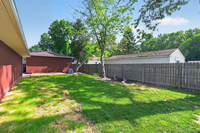 4841 Fenmore Avenue, Waterford, MI 48328